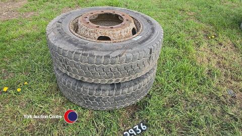 Pair of wheels and tyres 275/20R10 stud tyres