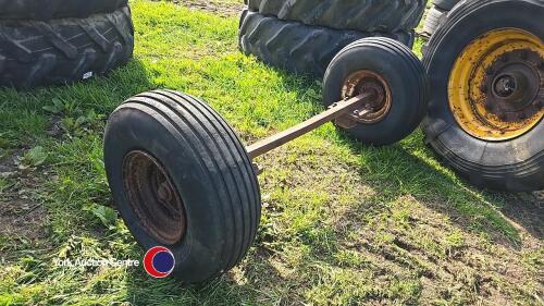 Axle wheel and tyres