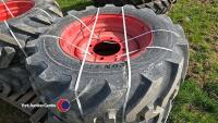 4 new 400/70R24 telehandler wheels and tyres complete - 2