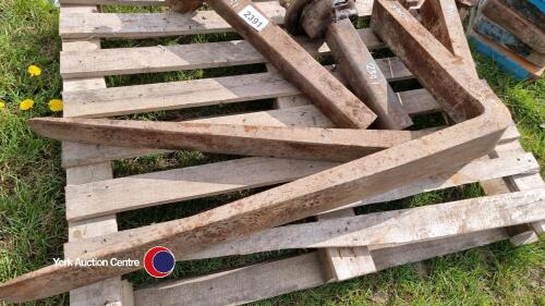 Pair of handler/forklift tines, 73mm holes for bar