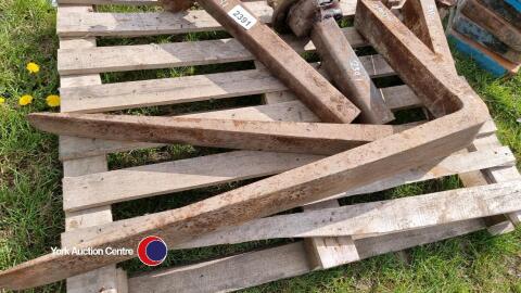 Pair of handler/forklift tines, 73mm holes for bar