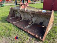 8T grading bucket