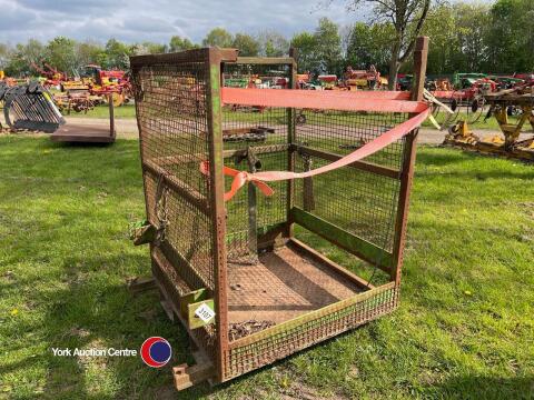Forklift basket