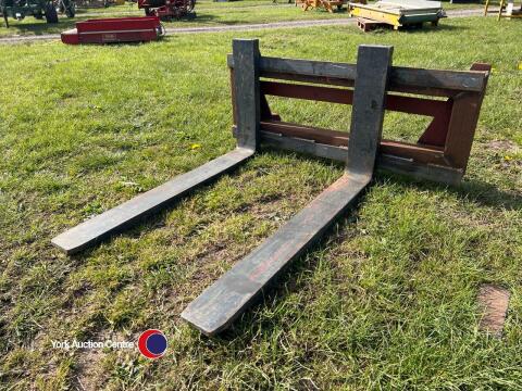 Euro 8 pallet forks