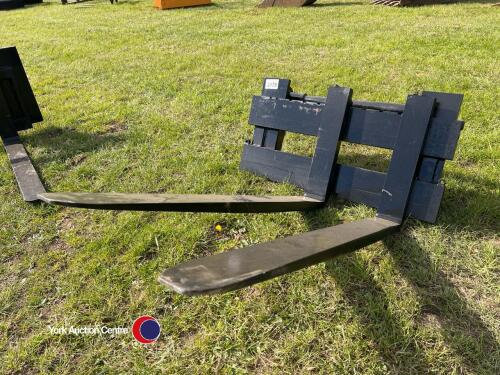 Pallet tines, Manitou brackets