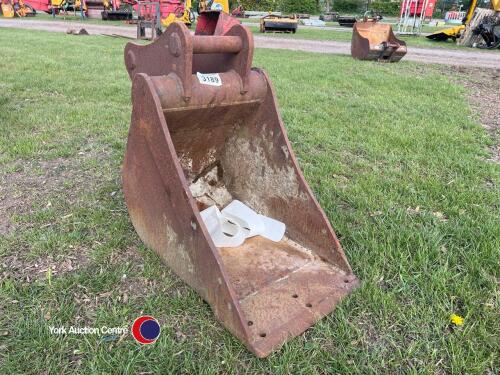 18in digging bucket with 50mm pins