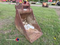 18in digging bucket with 50mm pins