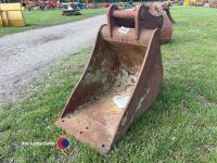 18in digging bucket with 50mm pins - 2