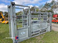 IAE cattle crush head scoop and Vet box - 3