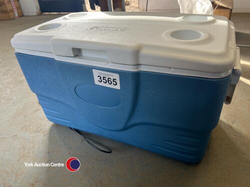 Warmer box with various AI equipment