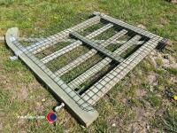 Wooden gate, 4ft7in x 5ft2in - 3