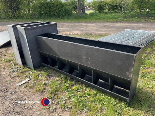 3 x plastic pig feeders