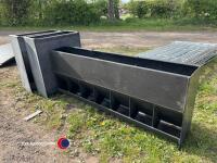 3 x plastic pig feeders
