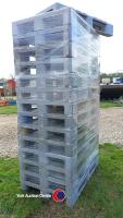 15 x plastic pallets - 2