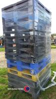 15 x plastic pallets - 2