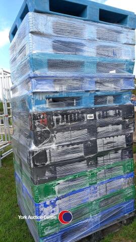 15 x plastic pallets