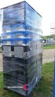 15 x plastic pallets - 2