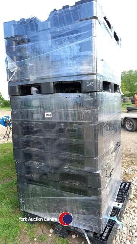 15 x plastic pallets