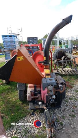 Bearcat trailed wood chipper, Honda 20hp engine
