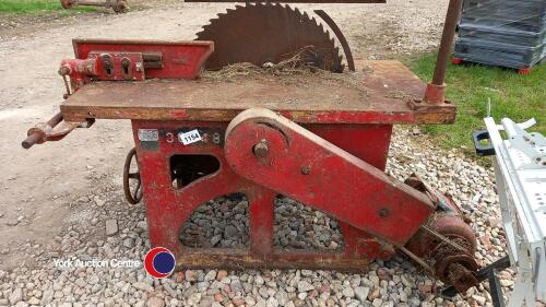 Saw bench