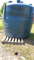 10,000 gallon plastic bunded water tank with a 2in outlet, gc
