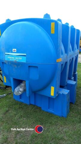 2500 litre clean water tank/bowser on stand