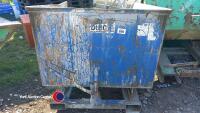 Forklift tipping skip