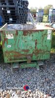 Forklift tipping skip