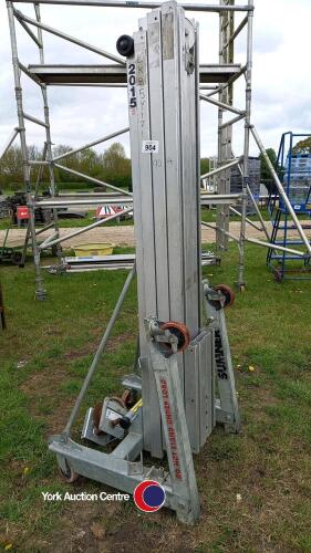 Sumner 2412 material lift builders hoist with forks
