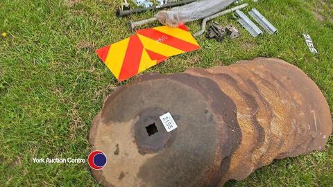 Disc harrow discs
