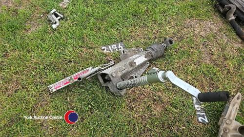 Indispension trailer tow hitch coupling braked