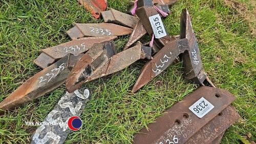 13 x Harrow feet