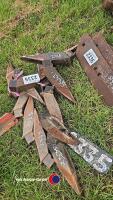 13 x Harrow feet - 2