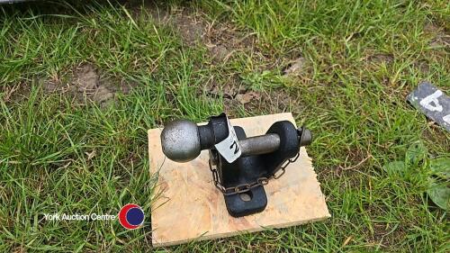Tow ball and pin