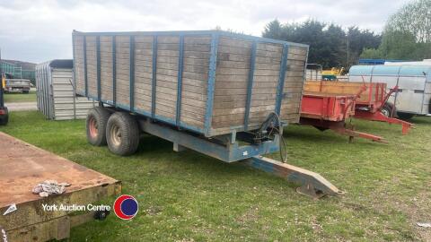 High sided tipping trailer