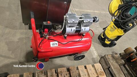 50 litre air compressor, never been used gwo