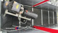 Bateman fully hydraulic squeeze crush, had little use and perfect working order - 12