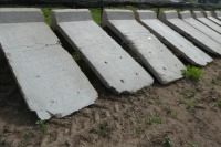 5 x L shaped concrete panels, 8ft wide x 3ft high - 2