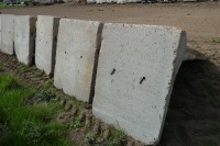 5 x L shaped concrete panels, 8ft wide x 3ft high - 3
