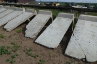 5 x L shaped concrete panels, 8ft wide x 3ft high - 2