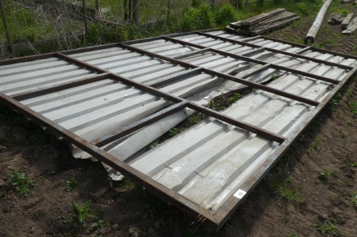 Sheeted door, approx 18ft