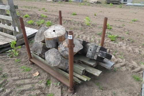 Stillage of timber and IBC