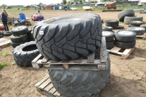 2 x 560/60 R22.5 wheels and tyres
