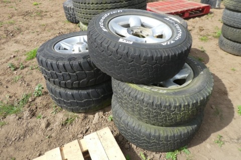 5 x 245/70 R16 wheels and tyres