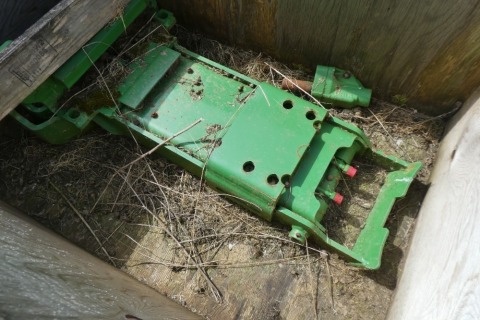 John Deere pick-up hitch