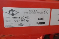2010 Kuhn Venta LC402 drill mounted on a 2018 Kuhn HR4004 power harrow with packer roller c/w marker arms, Q-fit tines - 8