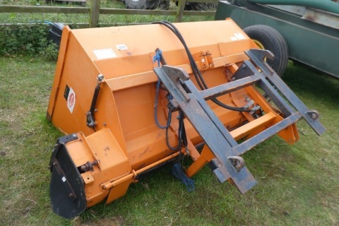 Ritchie auger bucket on Q-fit brackets