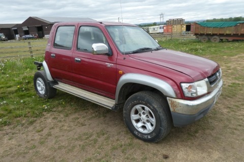 Toyota Hilux pick-up, maroon, YD53 RZY