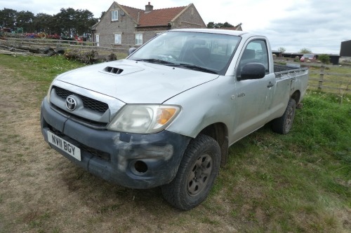Toyota Hilux pick-up, silver, NV11 BGY, HPI clear, MOT until 13/12/2025