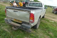 Toyota Hilux pick-up, silver, NV11 BGY, HPI clear, MOT until 13/12/2025 - 3